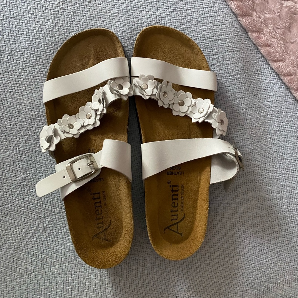 The perfect spring sandals to add to your closet!